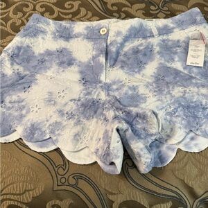 New Crown & Ivy Blue and White Scalloped Shorts
